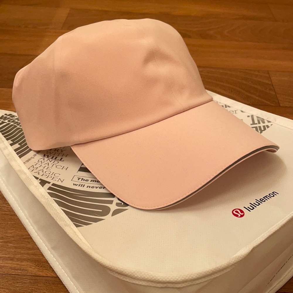 Lululemon Fast & Free Run Hat w/ bag!!